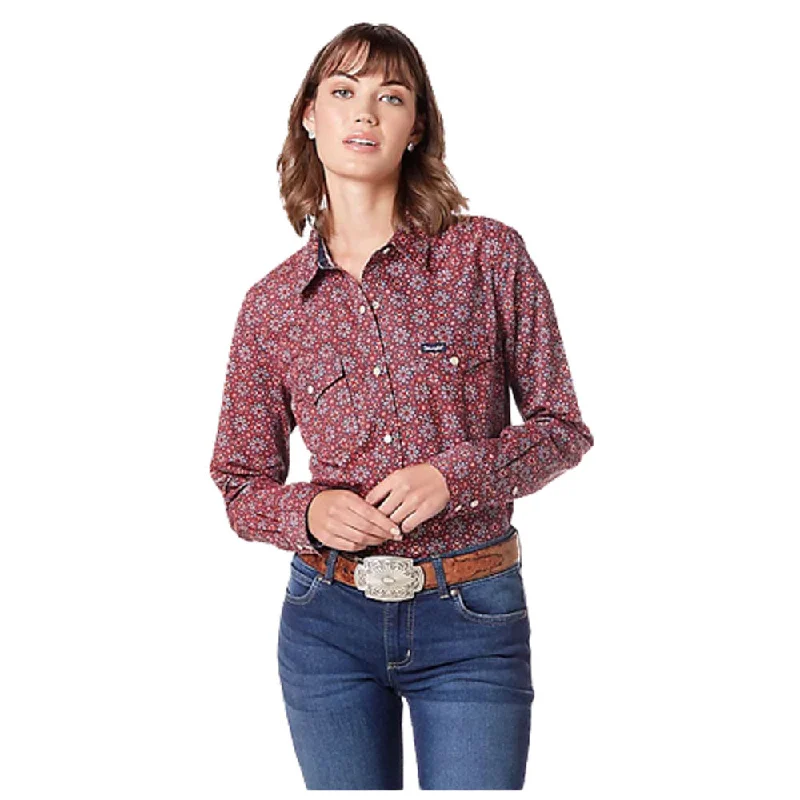 112336527 Wrangler Women's Retro Long Sleeve Shirt - True Red