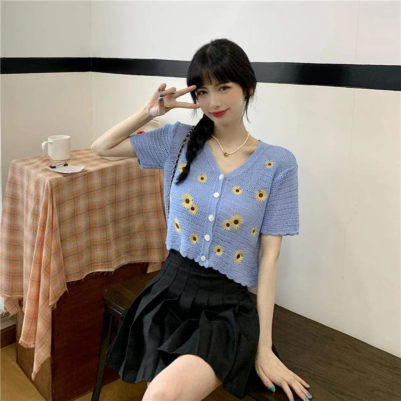 Women's Cute Flower Embroidered V-neck Kintted Shirts