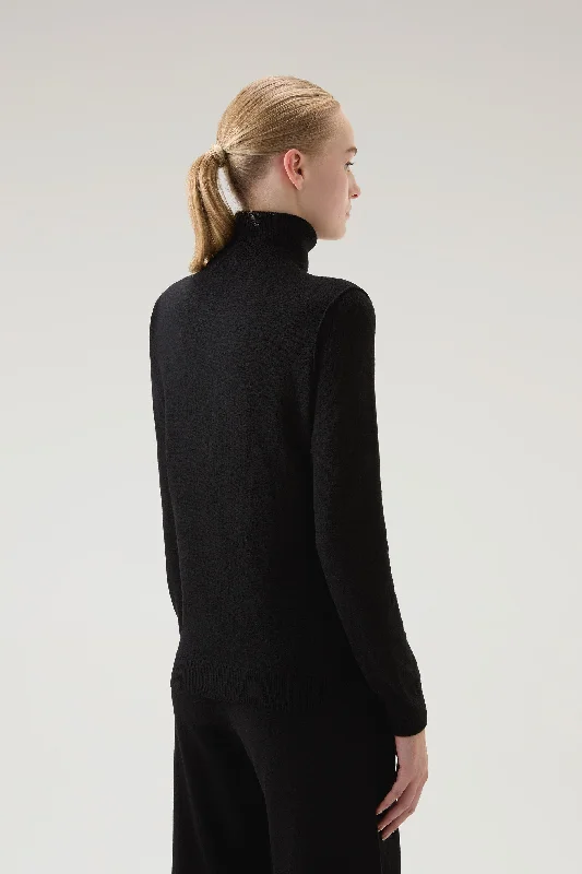 Turtleneck Sweater in Wool Blend Black